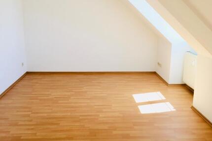 SEHR SCHÖNE NEU RENOVIERTE 2 ZIMMER RAUM DACHGESCHOSSWOHNUNG! 2 zimmer