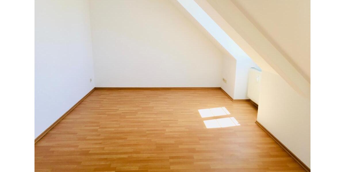 SEHR SCHÖNE NEU RENOVIERTE 2 ZIMMER RAUM DACHGESCHOSSWOHNUNG! 2 zimmer