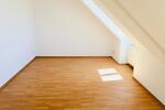 SEHR SCHÖNE NEU RENOVIERTE 2 ZIMMER RAUM DACHGESCHOSSWOHNUNG! 2 zimmer