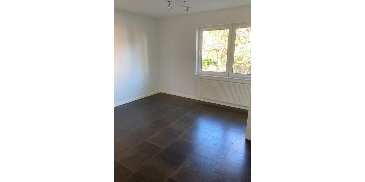 Helle, großzügige Erdgeschosswohnung mit Garten 3 zimmer