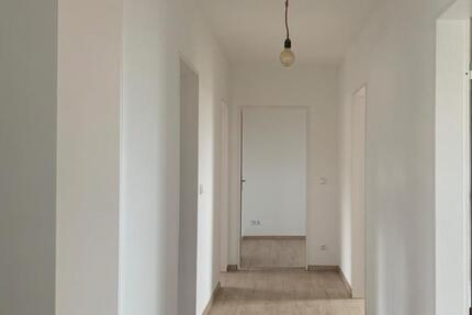 Helle, modern sanierte 5 Zimmerwohnung mit ca. 97 qm und Balkon 5 zimmer