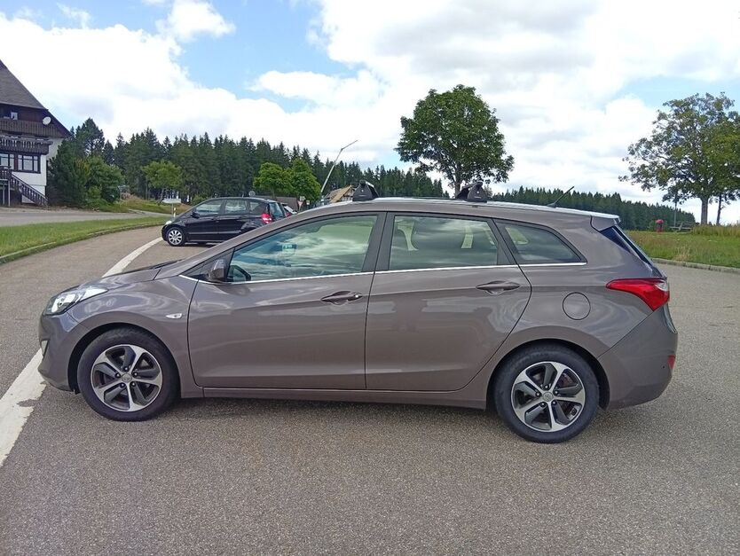 Hyundai i30 181.000 km 6.000 € Schönwald 78141