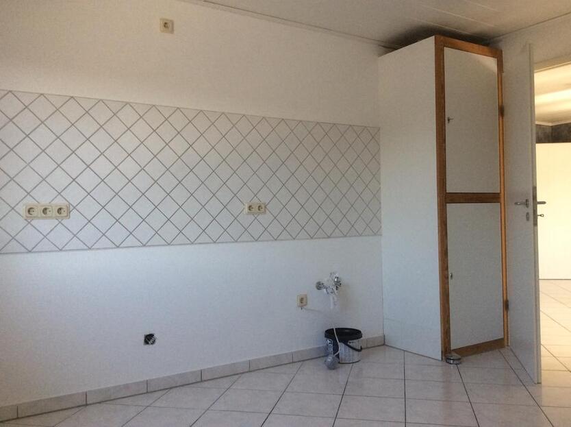 3 ZKBD Dachgeschoß-Wohnung mit Badewanne und Dusche, knapp 90 qm zimmer