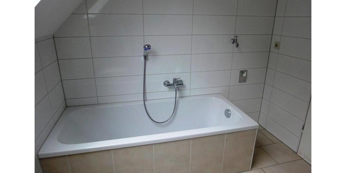 Dachgeschoßwohnung Bad Sassendorf - 3 Zimmer, 86 m&sup2;, 865&euro; | Angebot:25233608