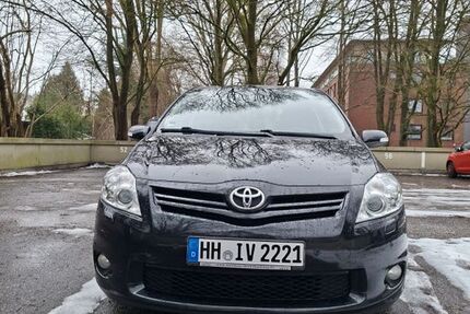 Toyota Auris 168.851 km 7.499 &euro; Hamburg 22145