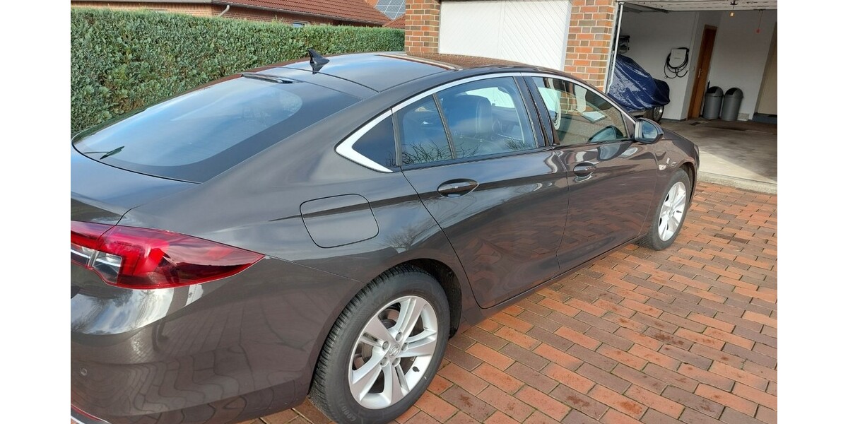 Opel Insignia 64.000 km 18.499 &euro; Westoverledingen 26810