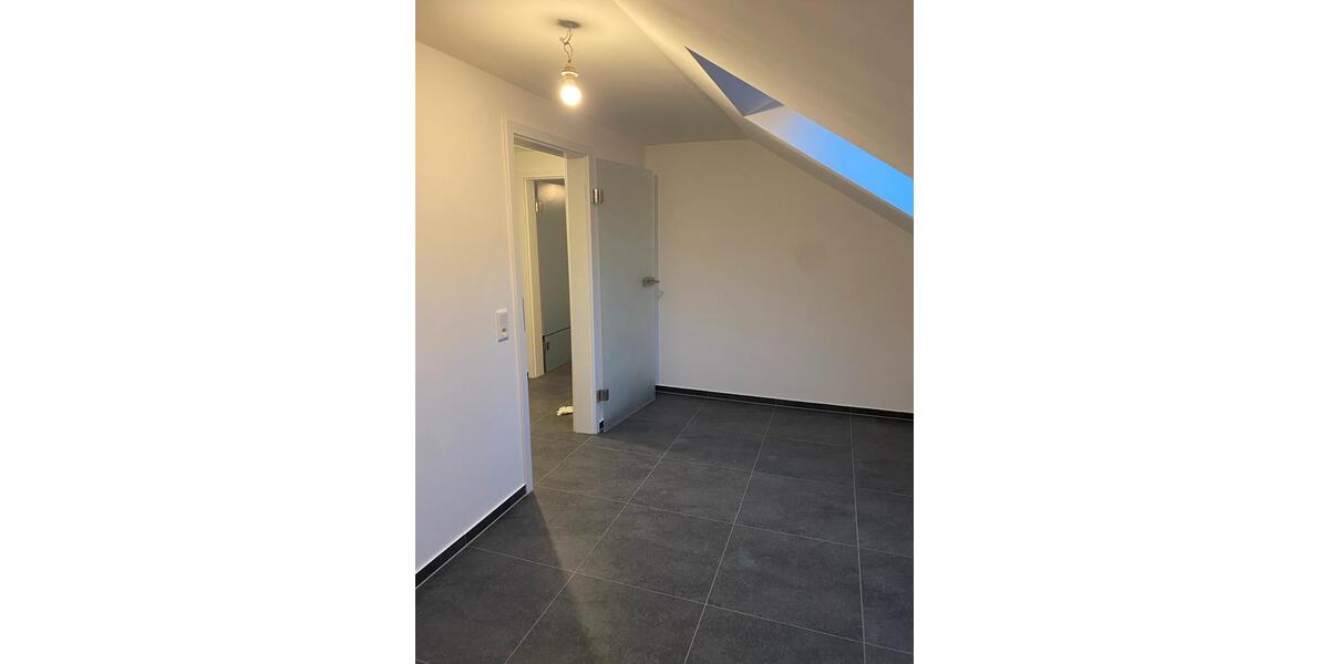 Einfamilienhaus Lage - 5 Zimmer, 150 m&sup2;, 1.400&euro; | Angebot:25254956