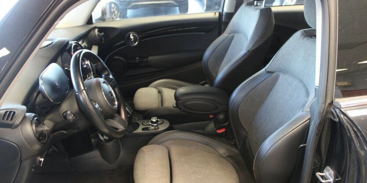 Mini Cooper SE Classic Trim 39.998 km 16.480 &euro; Euskirchen 53881