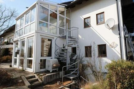 Wohnen mit Hauscharakter! Großzügige Wohneinheit in ruhiger und grüner Umgebung 5 zimmer