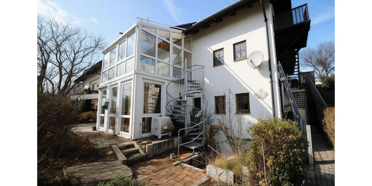 Wohnen mit Hauscharakter! Großzügige Wohneinheit in ruhiger und grüner Umgebung 5 zimmer