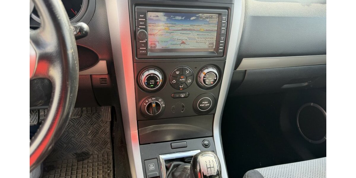 Suzuki Grand Vitara 2.0i Club Navi SHZ AHK 159.600 km 3.590 &euro; Altdorf 84032