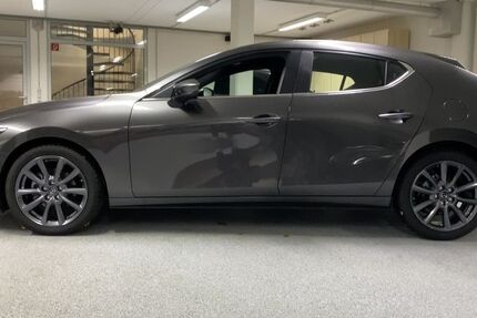 Mazda 3 1.499 km 28.480 &euro; Fürth 90763