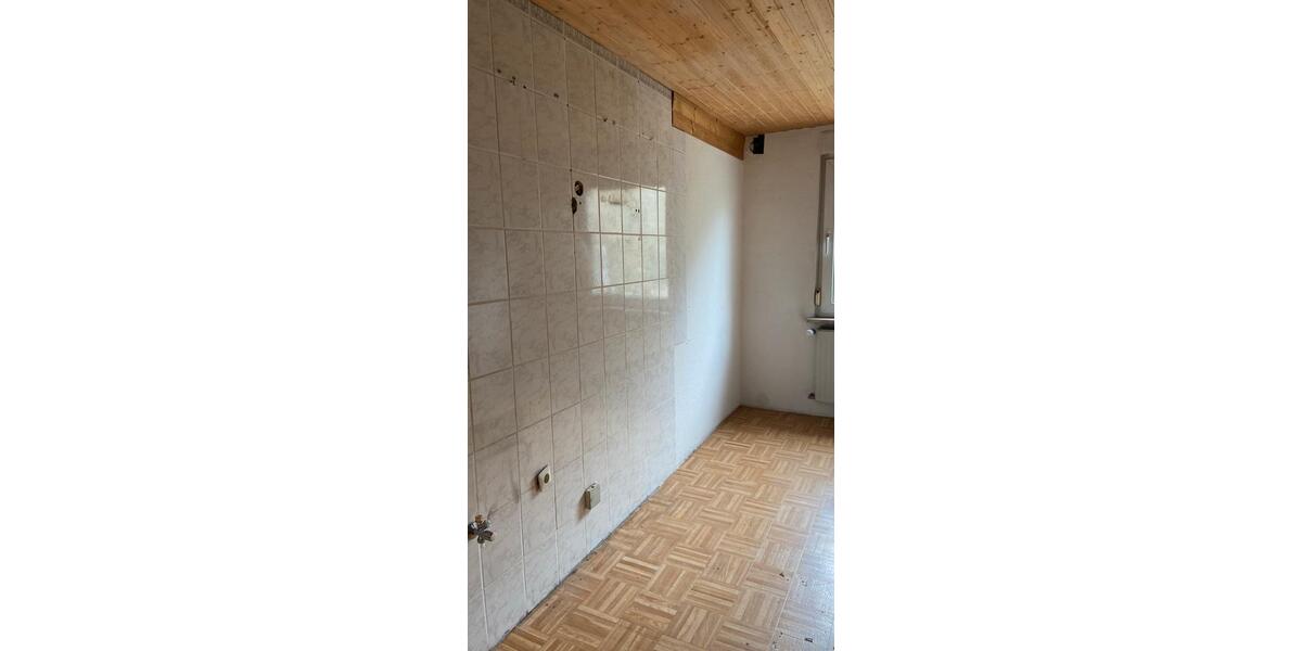 Villa Adenau - 7 Zimmer, 150 m&sup2;, 1.000&euro; | Angebot:26042213