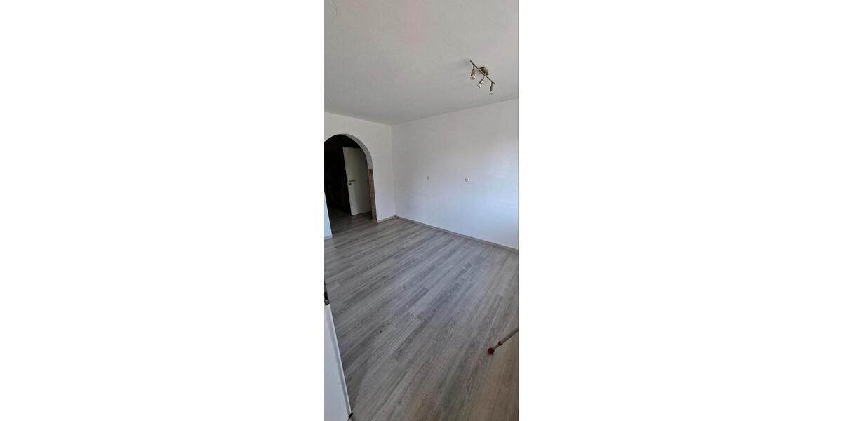 Bauernhaus, Landhaus Bad Windsheim - 7 Zimmer, 140 m&sup2;, 1.000&euro; | Angebot:25907288