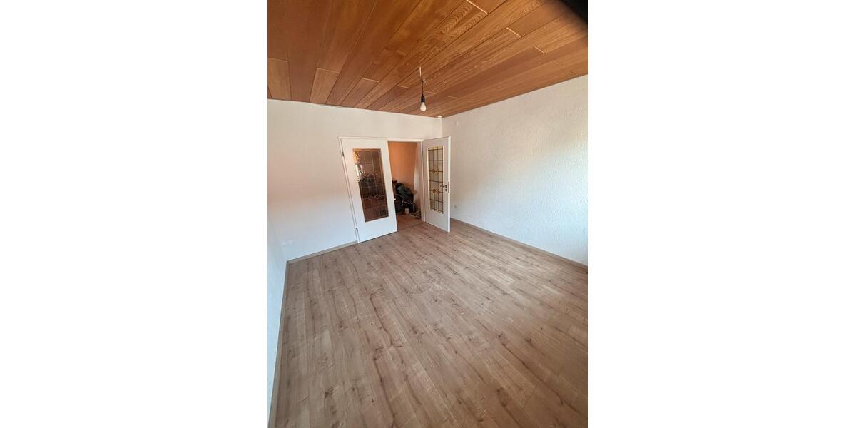 Etagenwohnung Saarbrücken Ensheim - 5 Zimmer, 100 m&sup2;, 950&euro; | Angebot:25293654