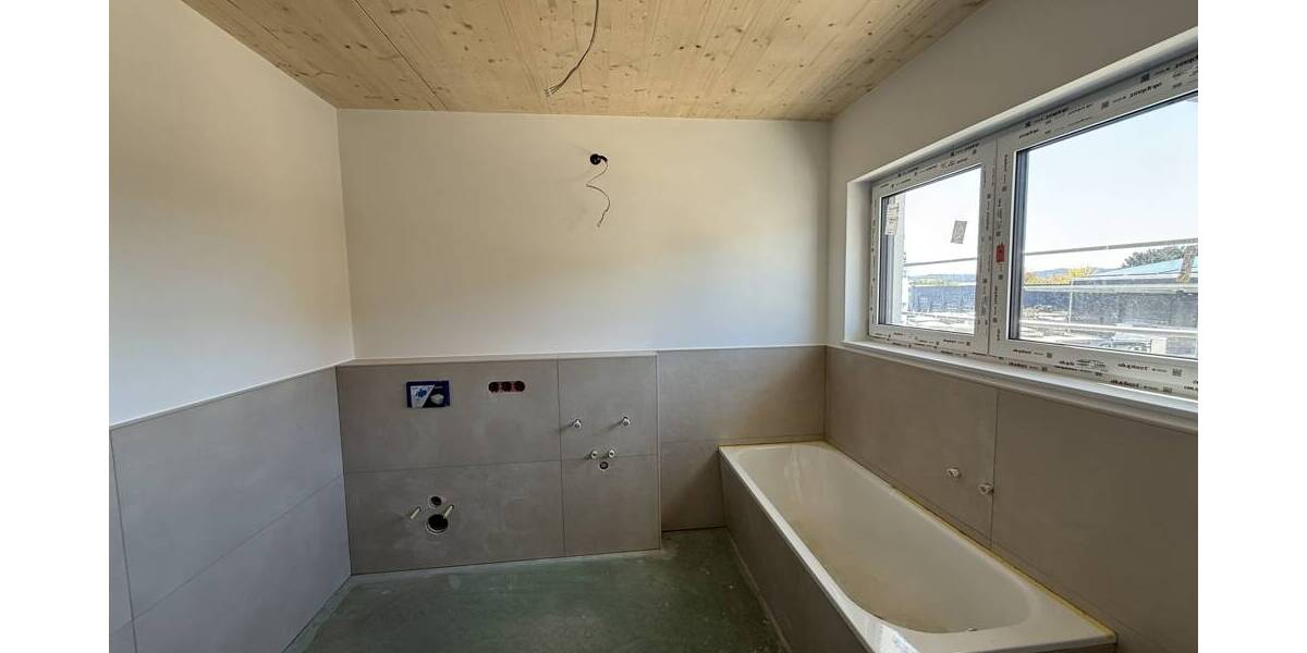 Etagenwohnung Leopoldshöhe - 4 Zimmer, 143 m&sup2;, 1.995&euro; | Angebot:26128592