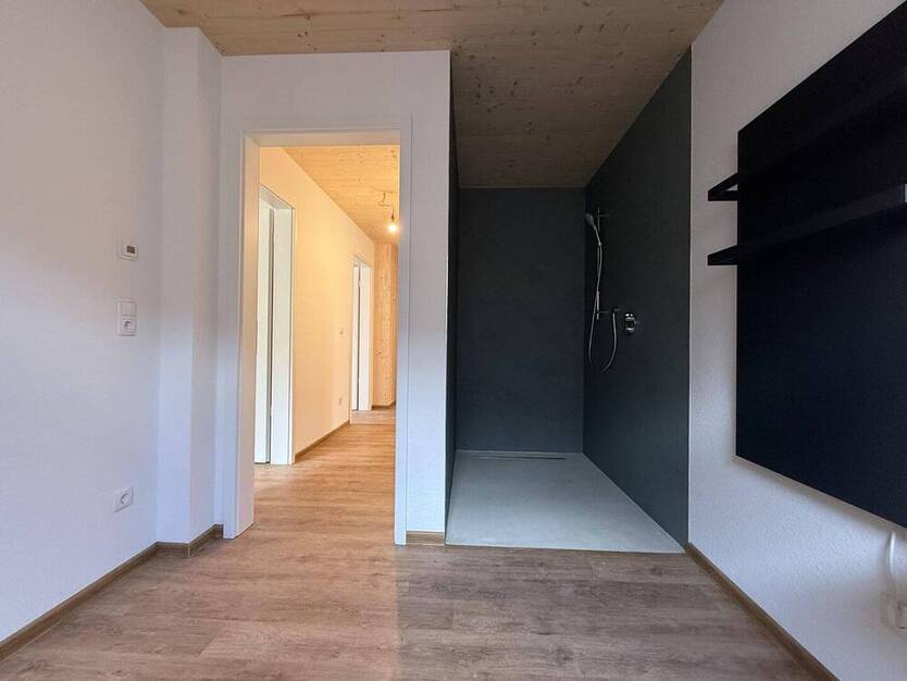 Modernes Wohnen im nachhaltigen Holz-Hybrid-Haus