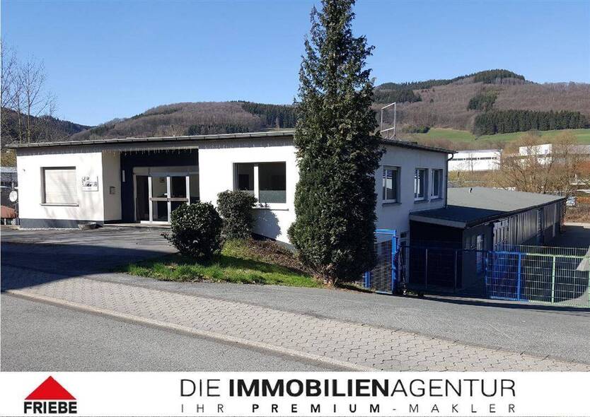 Große Gewerbehalle mit Büro und Kfz-Stellplätzen in Plettenberg zimmer