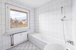 Frischrenoviert mit Tageslichtbad *Badewanne + Dusche*