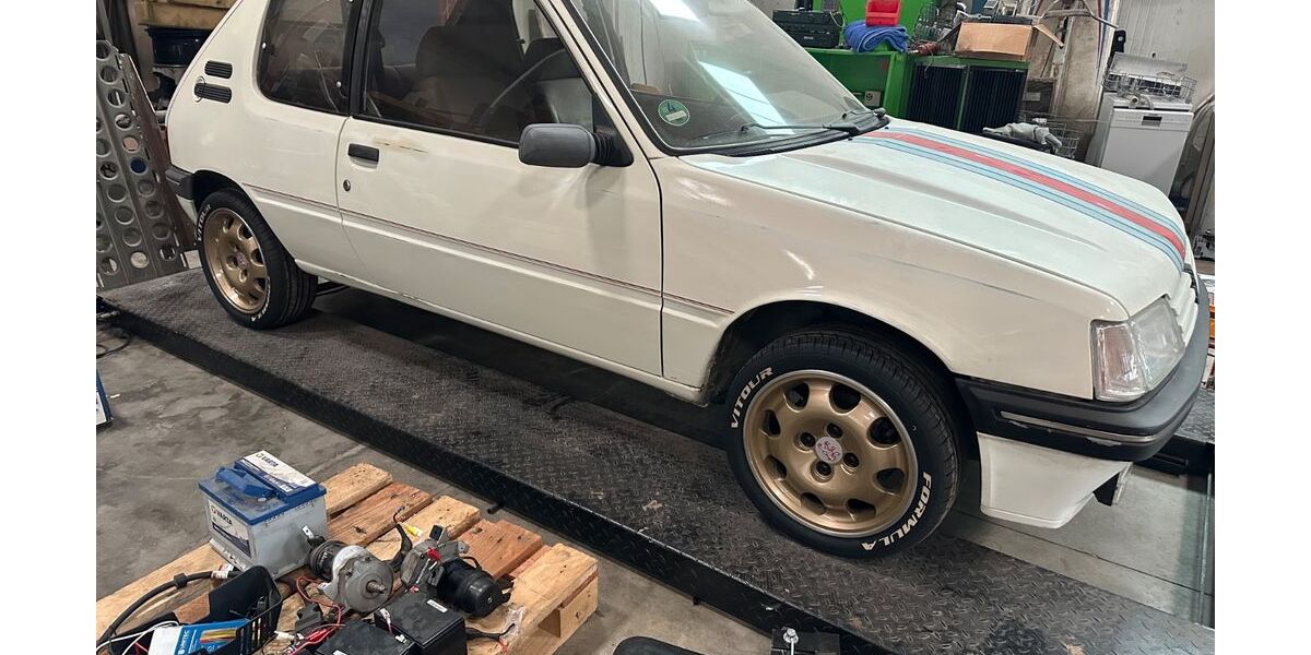 Peugeot 205 158.000 km 8.990 &euro; frankfurt 60314