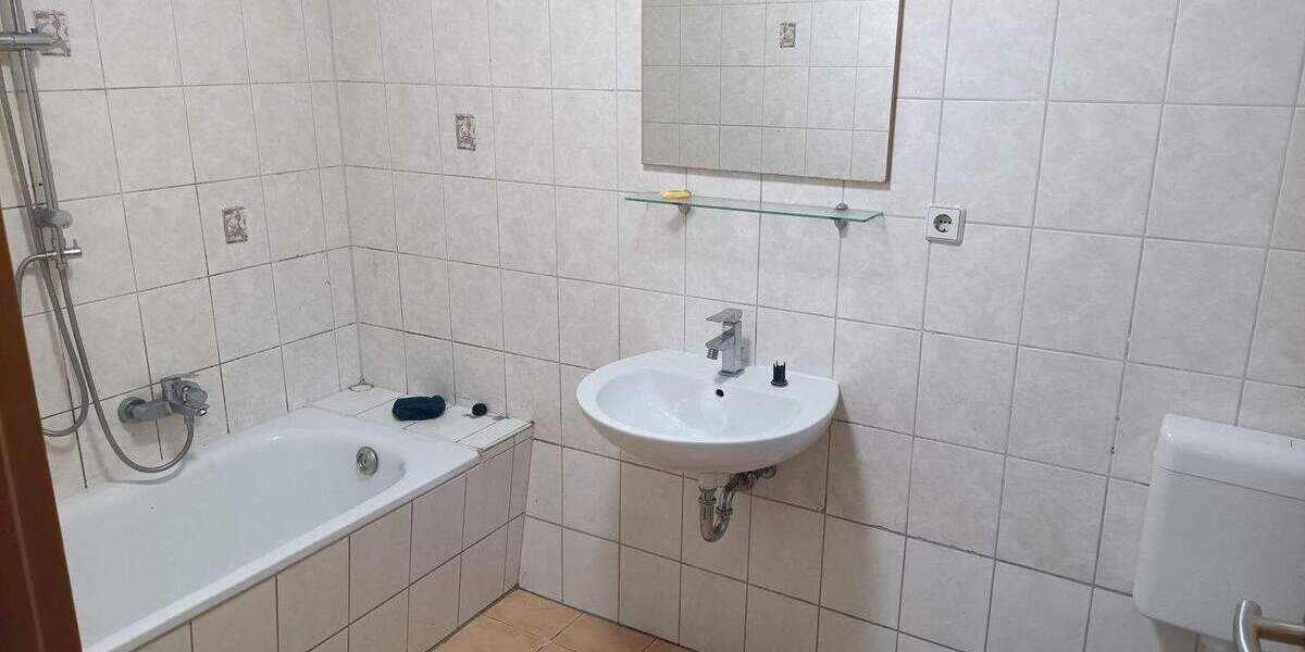 Reihenmittelhaus Meerane - 3 Zimmer, 82 m&sup2;, 399&euro; | Angebot:25279135