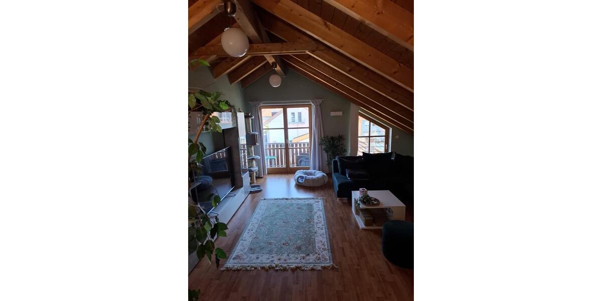 3 12 ZI. DG Wohnung in Unterhaching im 3 Fam. Haus -Privat- zimmer