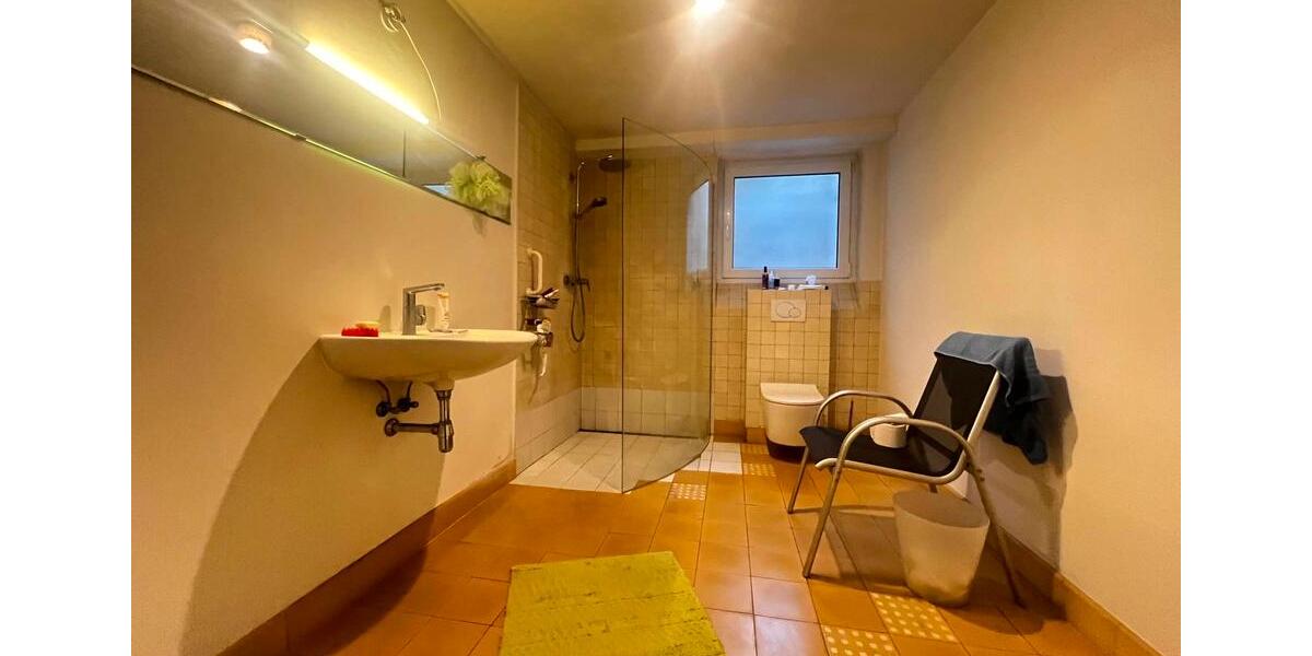 Großzügiges Haus mit Garten und Einbauküche in zentraler Lage zu vermieten 6 zimmer