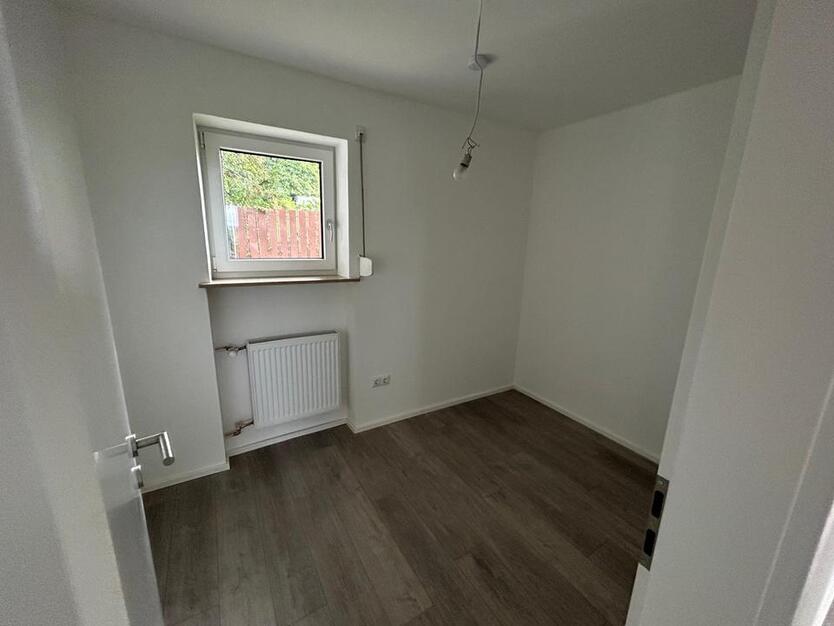 Renovierte 5 Zimmer Wohnung mit Balkon und Terrasse zur Miete