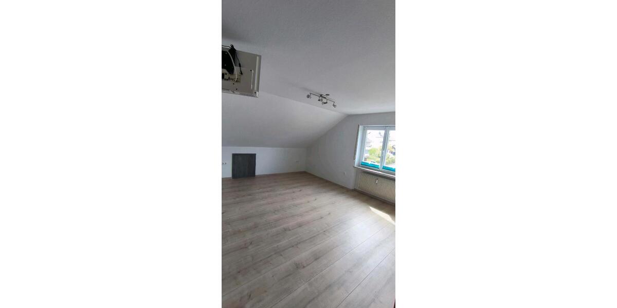 Dachgeschoßwohnung Burglauer - 3 Zimmer, 90 m&sup2;, 650&euro; | Angebot:26327217