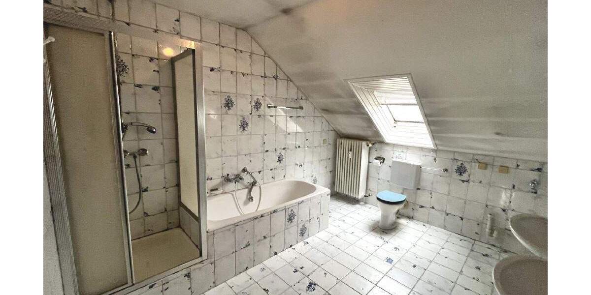 Großzügiges Dreifamilienhaus in aussichtsreicher Lage von Lauda - mit Blick ins Taubertal 1 zimmer