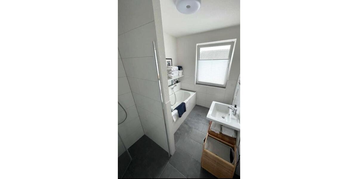 Reihenhaus Grevenbroich - 4 Zimmer, 133 m&sup2;, 1.980&euro; | Angebot:25975947