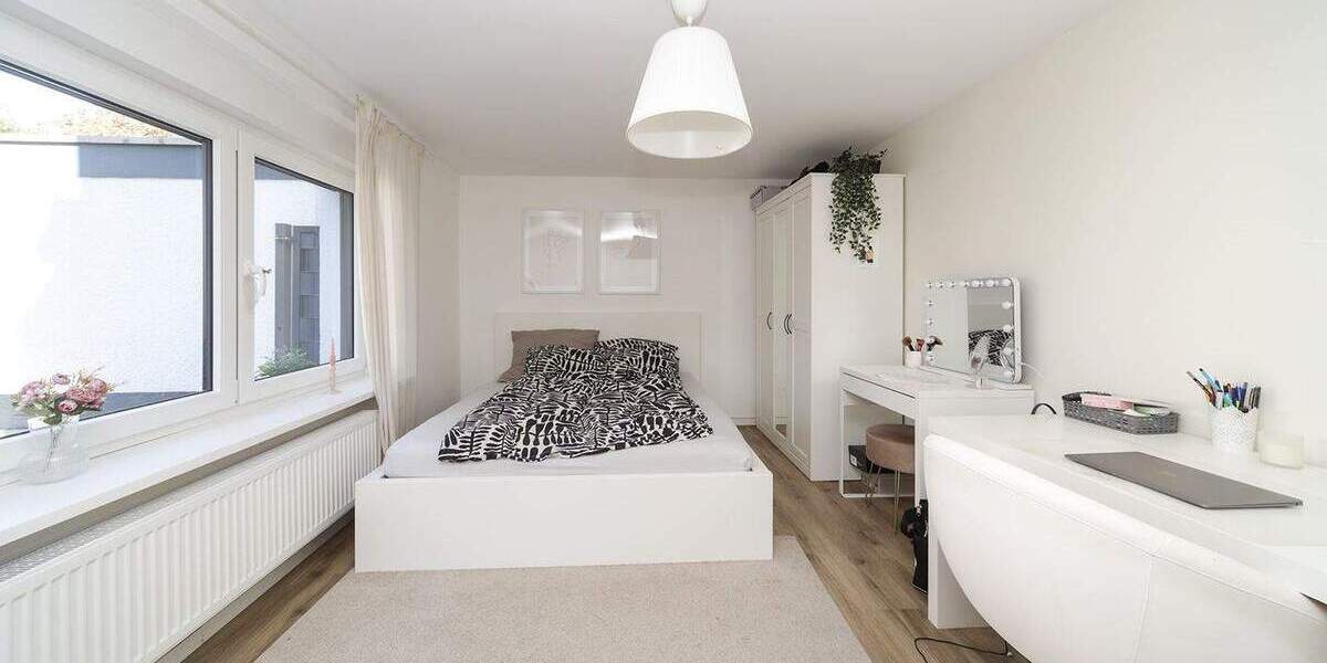 Hochwertige Erdgeschosswohnung mit Garten in kernsaniertem 3-Familienhaus 4 zimmer