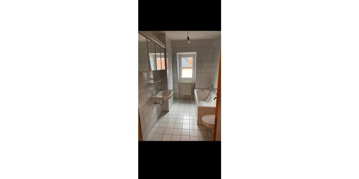Dachgeschoßwohnung Römhild - 3 Zimmer, 67 m&sup2;, 450&euro; | Angebot:25972175