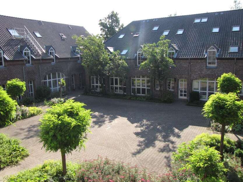 Haus zum Mieten in Jüchen 1.817 € 158 m²
