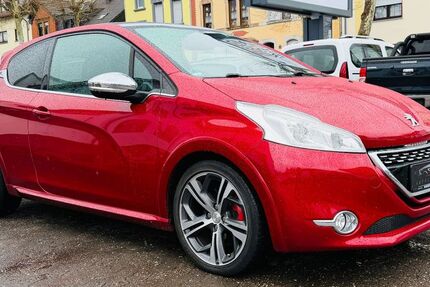 Peugeot 208 102.000 km 8.900 &euro; Saarbrücken 66115
