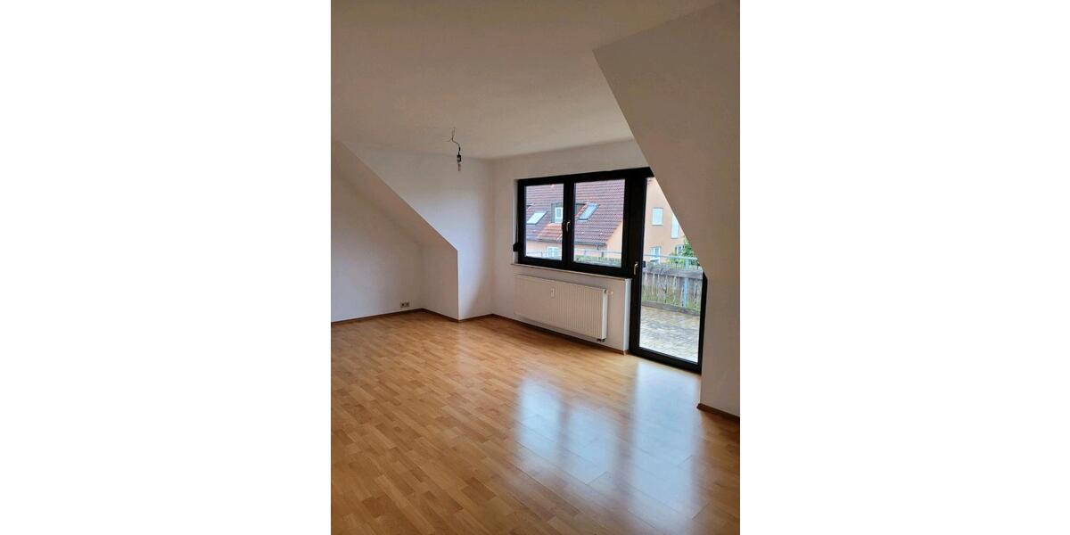 Dachgeschoßwohnung Kürnach - 3 Zimmer, 72 m&sup2;, 832&euro; | Angebot:26391743