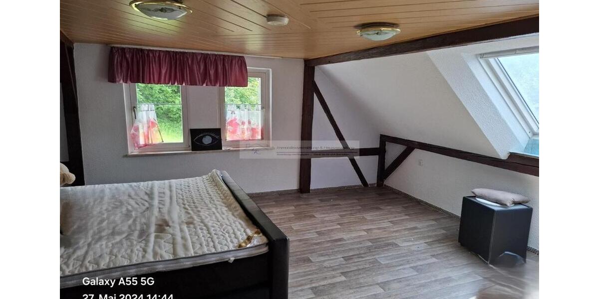 Einfamilienhaus Schirnding - 7 Zimmer, 220 m&sup2;, 1.300&euro; | Angebot:26544388