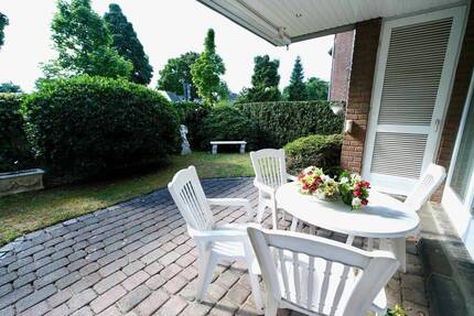 Traumhafte 122 m² Erdgeschoßwohnung mit großzügigem Garten, Terrasse und TG Platz in Büderich