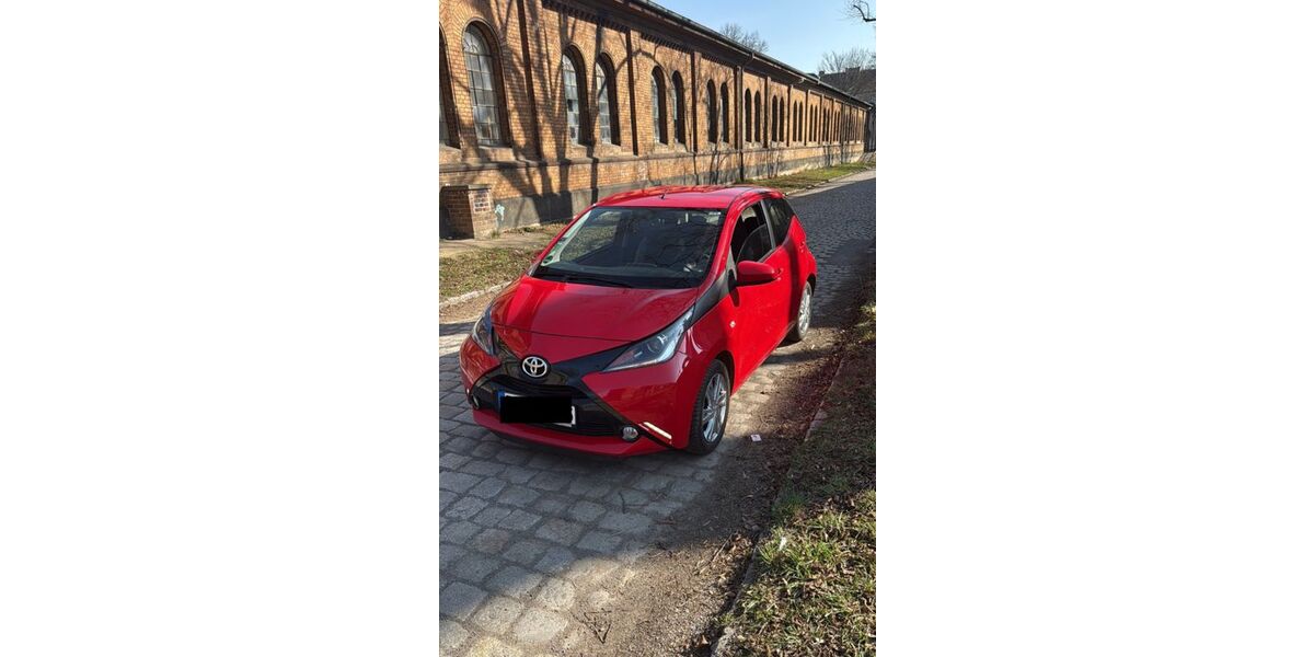 Toyota Aygo (X) 122.000 km 5.999 &euro; Berlin 13357