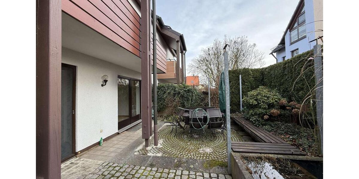 Großz. DHH beste Lage, ca. 130 m² Wfl., 5 Zi., Bj. 1983, Kanal nur 50 m entfernt, Garage + Carport ! 5 zimmer