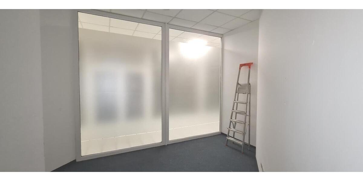 Große Laden-, Büro- oder Praxisfläche in Hermsdorf zimmer