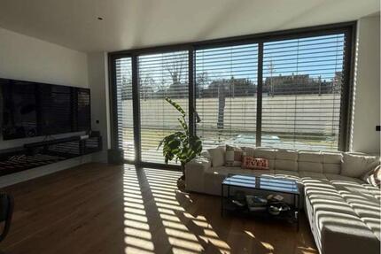 Haus Zwenkau - 4 Zimmer, 161 m&sup2;, 2.600&euro; | Angebot:25657167