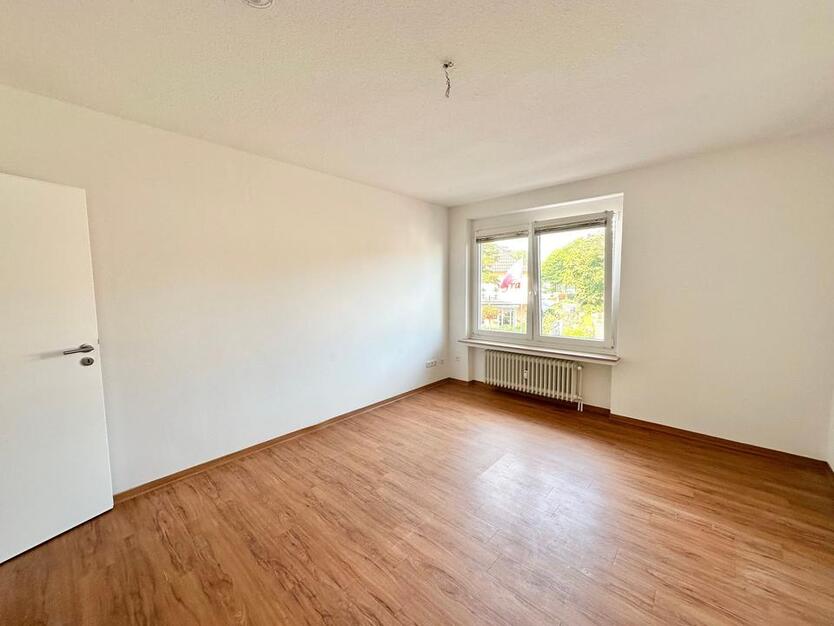 Alles in Deiner Nähe: 4-Zimmer-Oberwohnung mit Einbauküche & Loggia zimmer