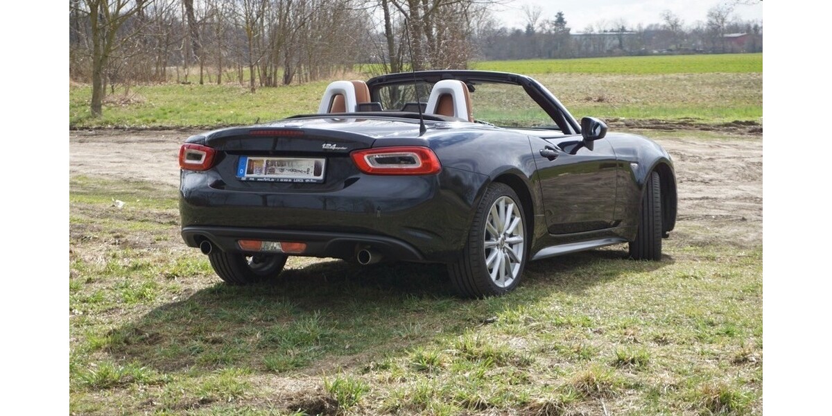 Fiat 124 Spider 15.000 km 24.400 &euro; Berlin 10178