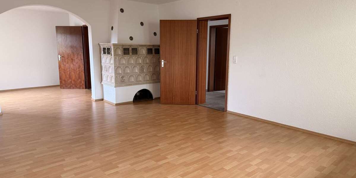 Etagenwohnung Weiden - 4 Zimmer, 122 m&sup2;, 900&euro; | Angebot:26894488
