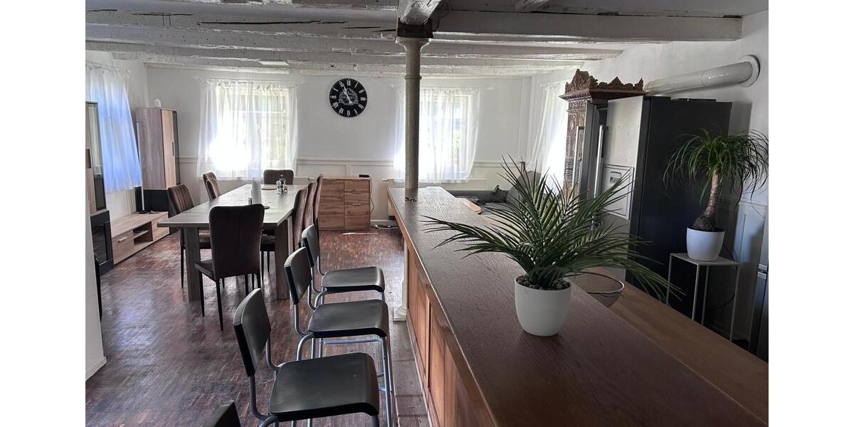 Einfamilienhaus Hüttisheim - 2 Zimmer, 220 m&sup2;, 1.700&euro; | Angebot:26606226