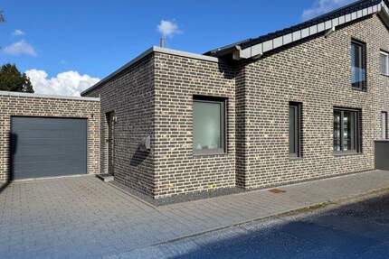 Schicke DHH in Wassenberg * Bj. ca. 2018 * Wfl. ca. 100 m² * GRD ca. 232 m² * Garage * INSOLVENZ 5 zimmer