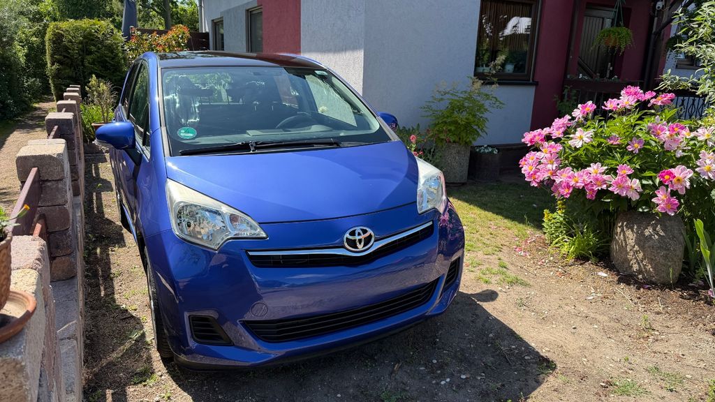 Toyota Verso-S 95.555 km 5.000 &euro; Halle 06128