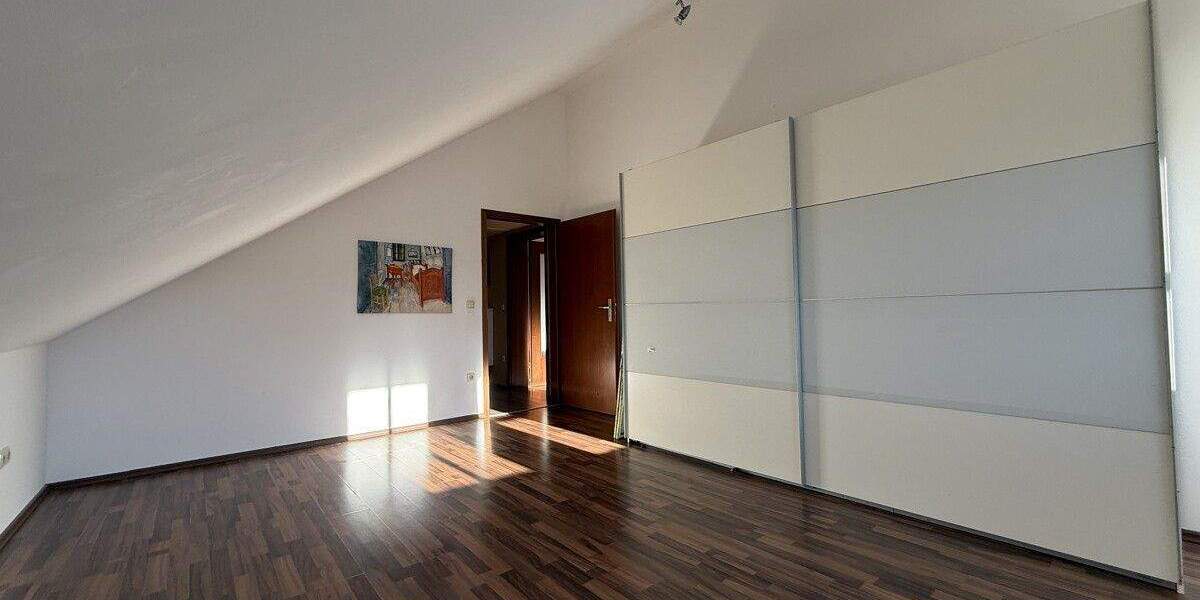 Etagenwohnung Nittendorf - 5 Zimmer, 112 m&sup2;, 299.000&euro; | Angebot:23972758