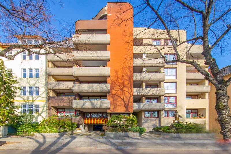 bezugsfreie 3 Zi-Whg mit Süd-Balkon Aufzug u. Tiefgarage